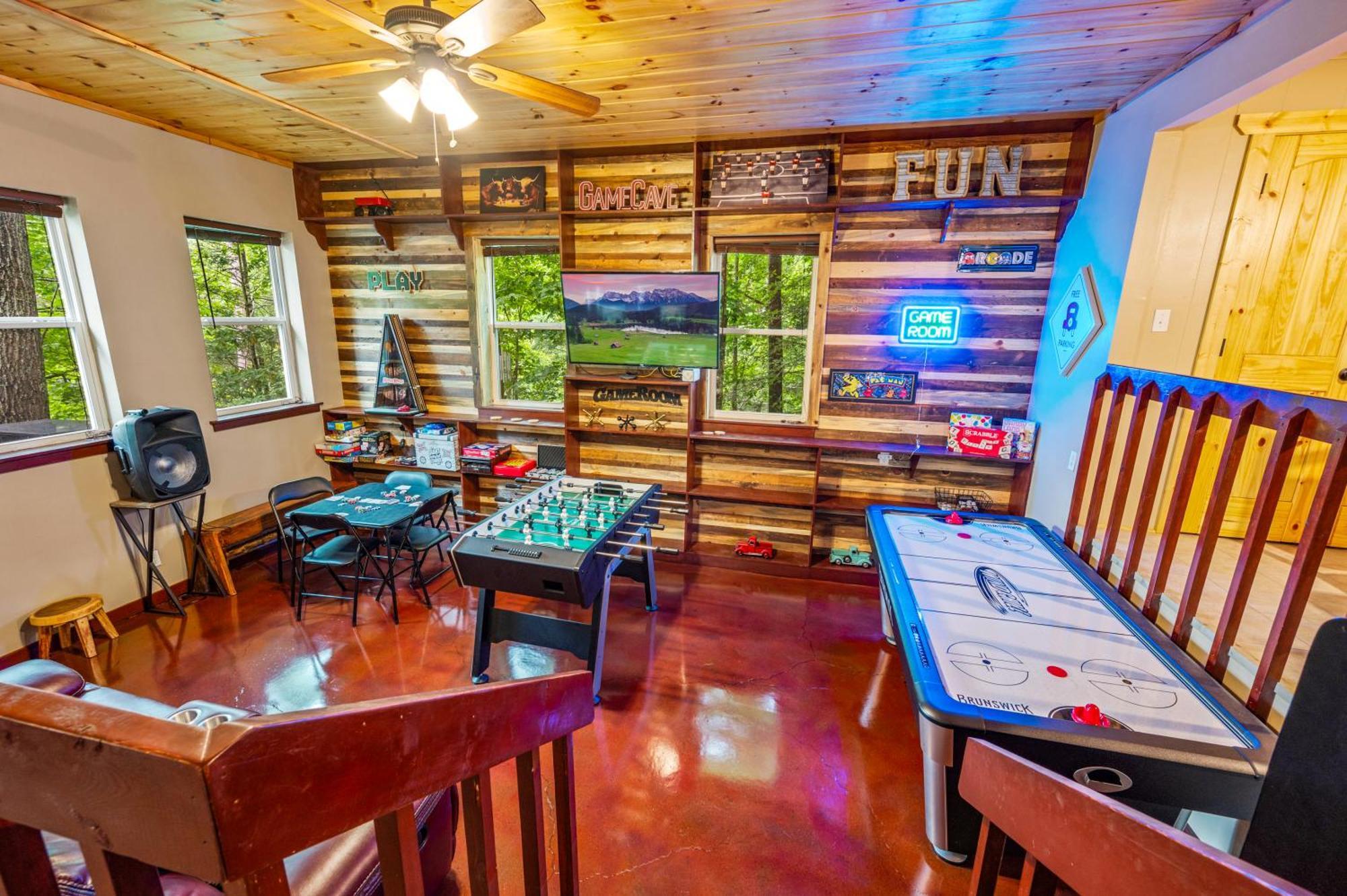 Beautiful Chalet With Fireplace And Large Game Room جاتلينبرج المظهر الخارجي الصورة