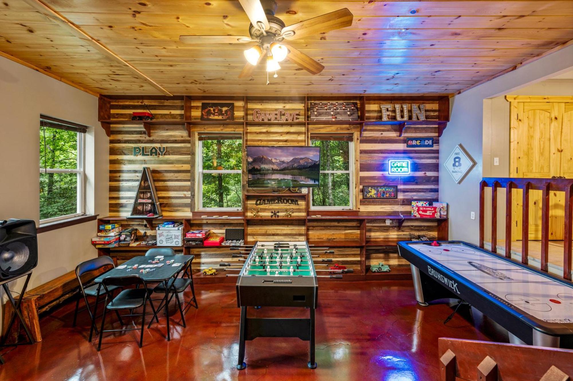 Beautiful Chalet With Fireplace And Large Game Room جاتلينبرج المظهر الخارجي الصورة