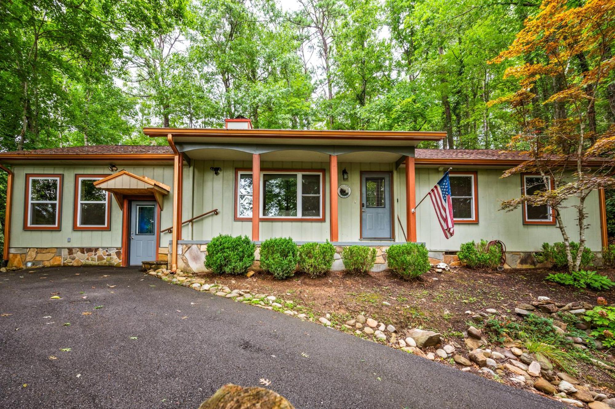 Beautiful Chalet With Fireplace And Large Game Room جاتلينبرج المظهر الخارجي الصورة